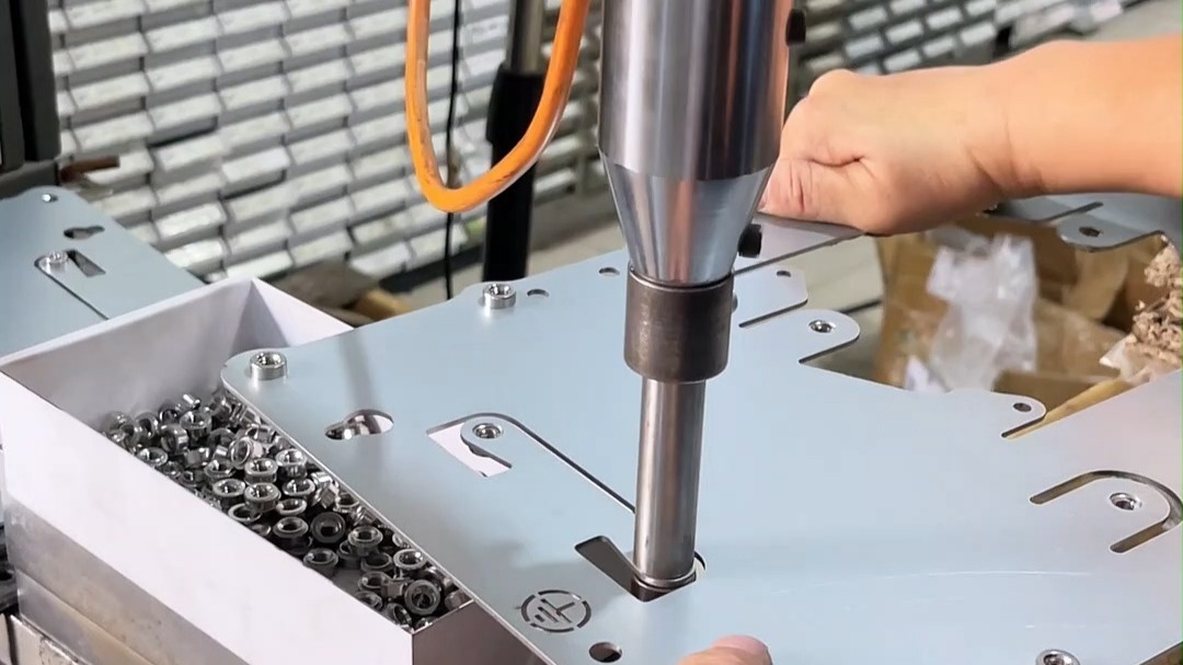 精密鈑金與木質家具 現(xiàn)代制造中的精密與溫潤